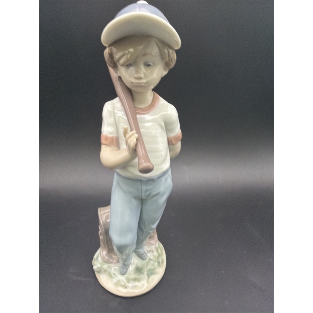 Retired LLADRO N07.610 Dispuesto a Jugar (Willing to Play) Boy Baseball No Box